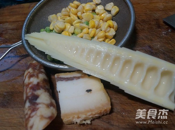 竹筒腊味蒸饭的做法步骤:5