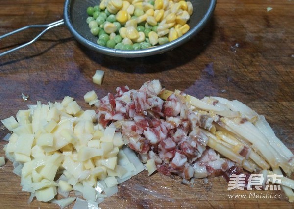 竹筒腊味蒸饭的做法步骤:6