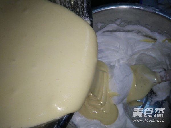 蔓越莓戚风蛋糕的做法步骤:11