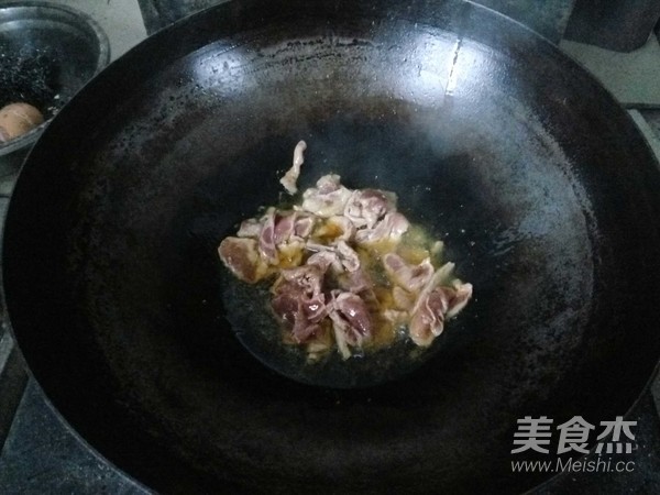 肉炒白菜木耳的做法步骤：2