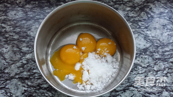 绵柔戚风蛋糕的做法步骤：1
