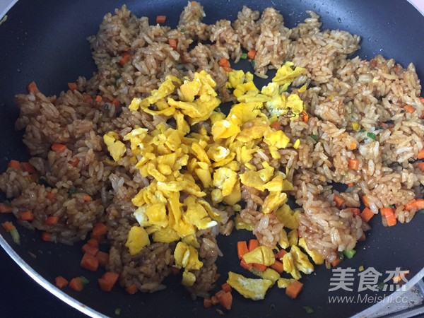 酱油炒饭的做法步骤:7