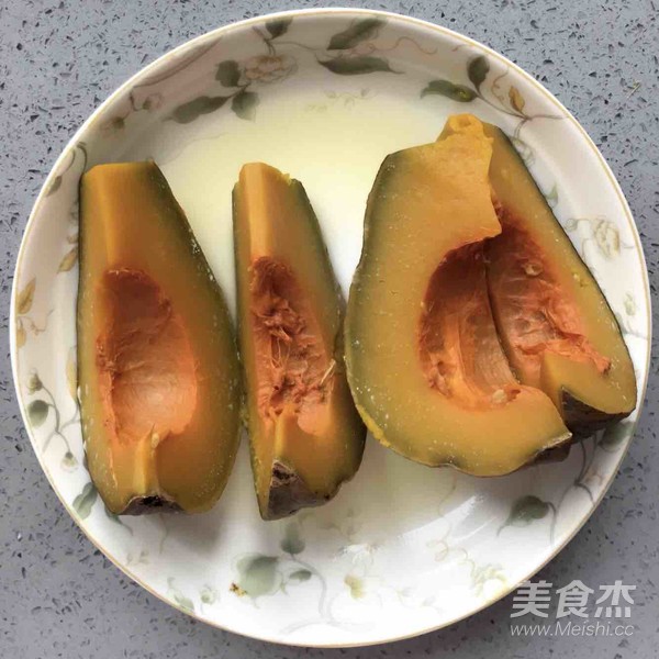 南瓜饼（婴儿米粉）的做法步骤：1