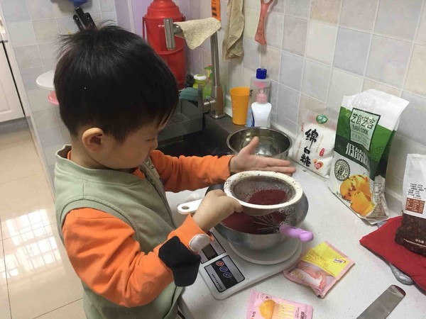 红丝绒蛋糕初体验的做法步骤:5