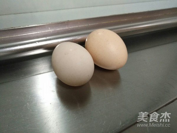 蛋炒饭，又名扬州炒饭的做法步骤：2