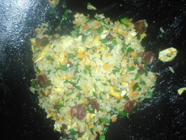 香肠鸡蛋炒饭的做法步骤:9