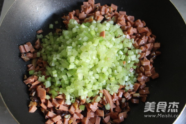 芹菜香菇饺子的做法步骤：4