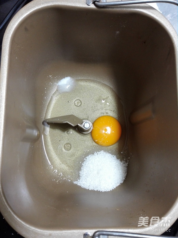 糖宝香肠面包的做法步骤:2