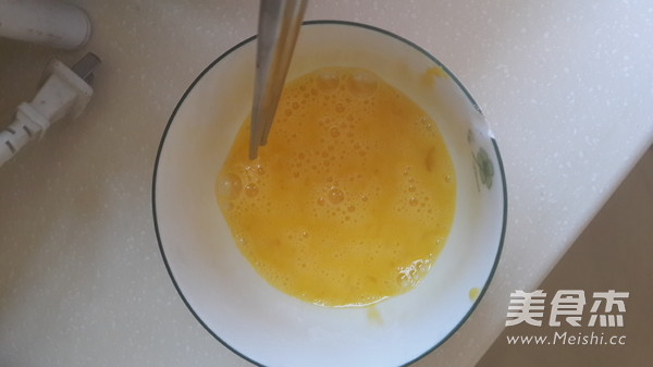 榨菜蛋包饭配炸鸡的做法步骤:3