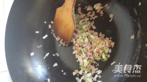 榨菜蛋包饭配炸鸡的做法步骤:6