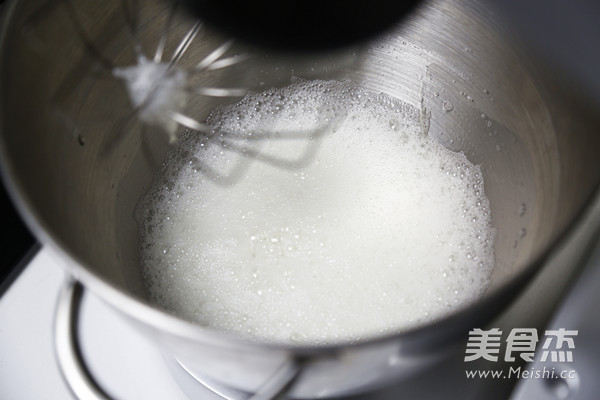 原味戚风纸杯蛋糕的做法步骤:5