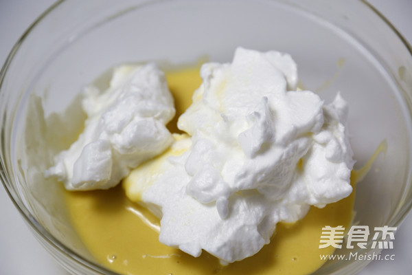 原味戚风纸杯蛋糕的做法步骤:8