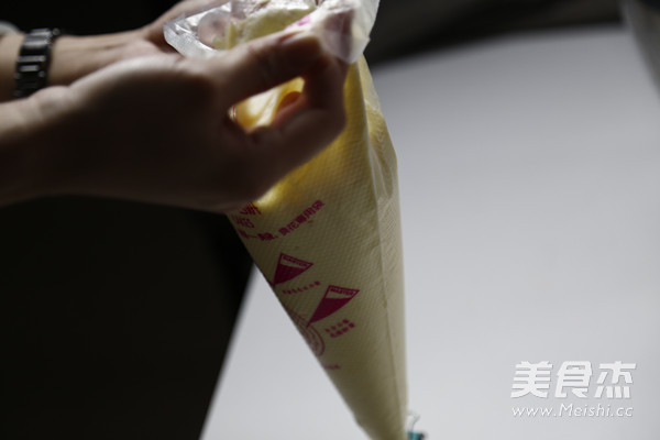 原味戚风纸杯蛋糕的做法步骤:10