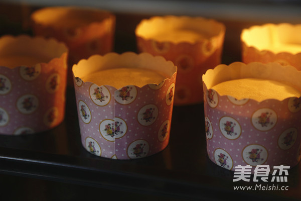 原味戚风纸杯蛋糕的做法步骤:13