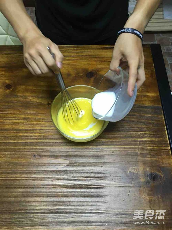 基础戚风蛋糕(附常见问题解答)的做法步骤:5