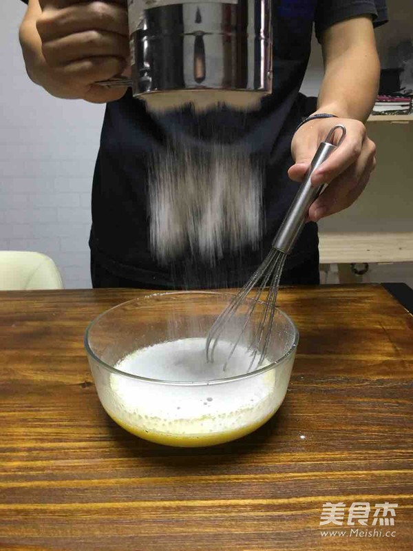 基础戚风蛋糕(附常见问题解答)的做法步骤:6