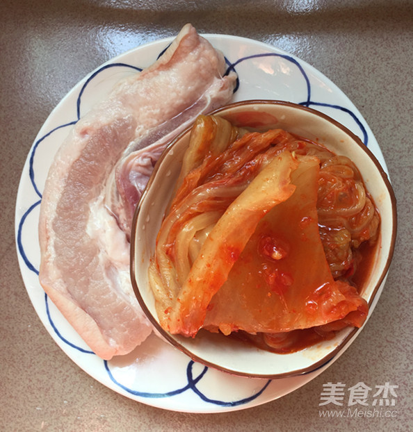 五花肉炒辣白菜盖饭的做法步骤：1