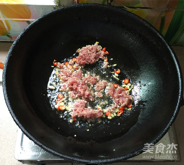 肉末炒红薯梗的做法步骤：5