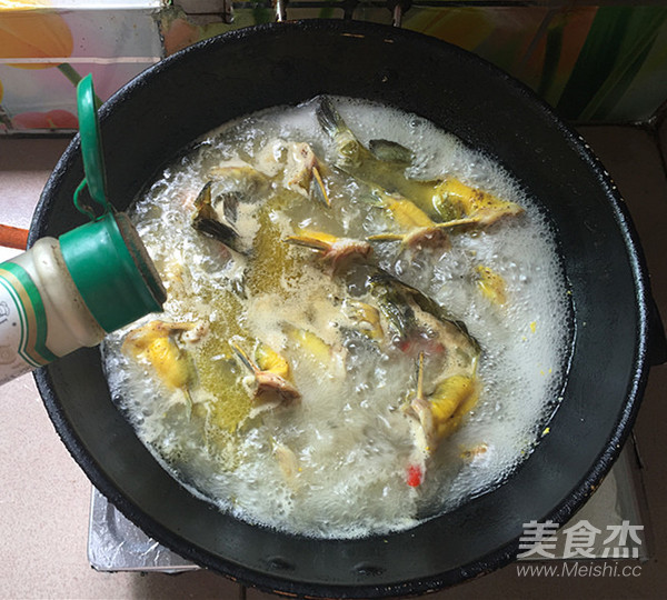 黄骨鱼炖豆腐的做法步骤：11