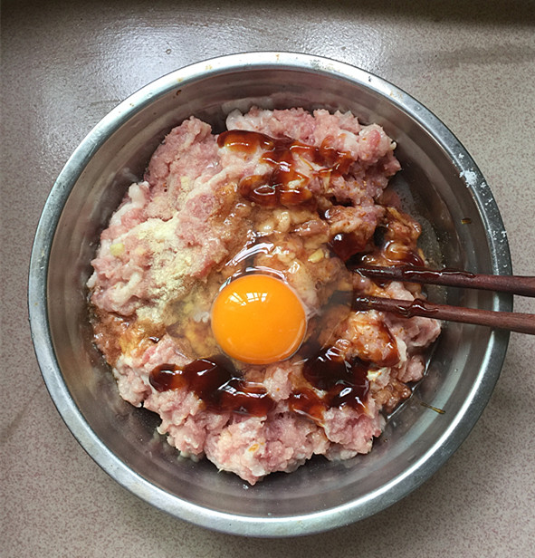 西葫芦肉馅蒸饺的做法步骤:6