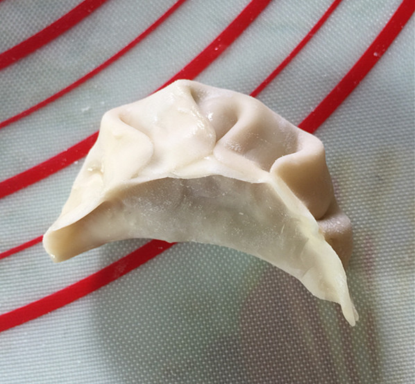 西葫芦肉馅蒸饺的做法步骤:15