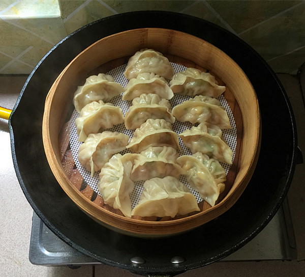 西葫芦肉馅蒸饺的做法步骤:20