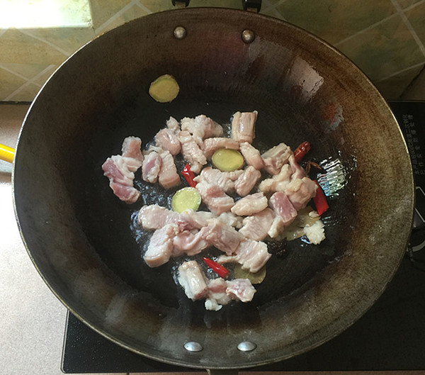 五花肉炖酸菜冻豆腐的做法步骤：6