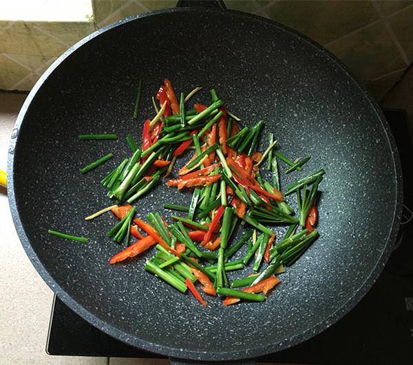 韭菜炒鸡胸肉的做法步骤:8