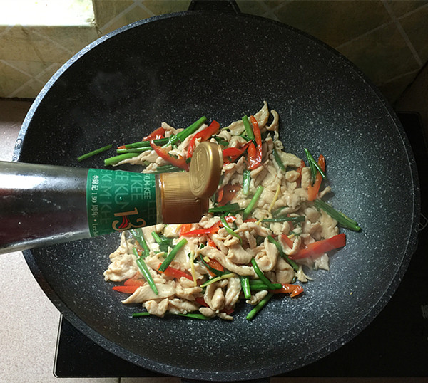 韭菜炒鸡胸肉的做法步骤:10