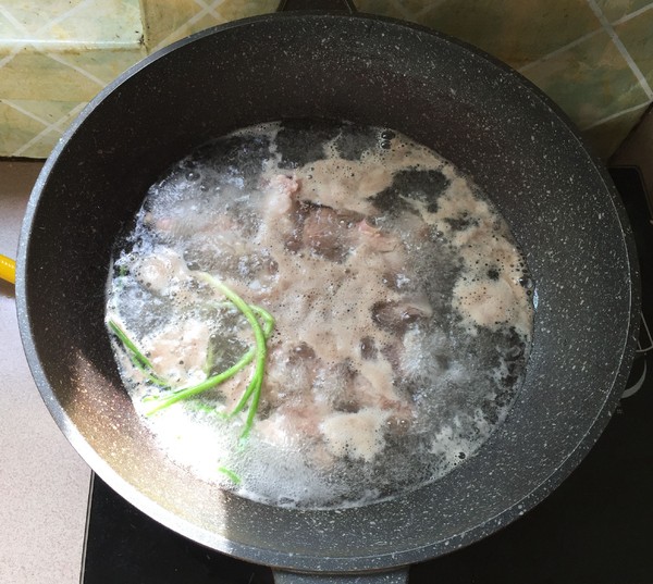 冬瓜排骨汤的做法步骤:4