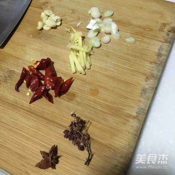 土豆炖鸡块的做法步骤：5