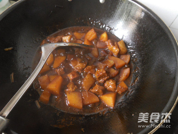 红烧肉炖土豆的做法步骤:7