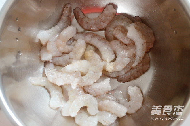 滑蛋虾仁的做法步骤:2