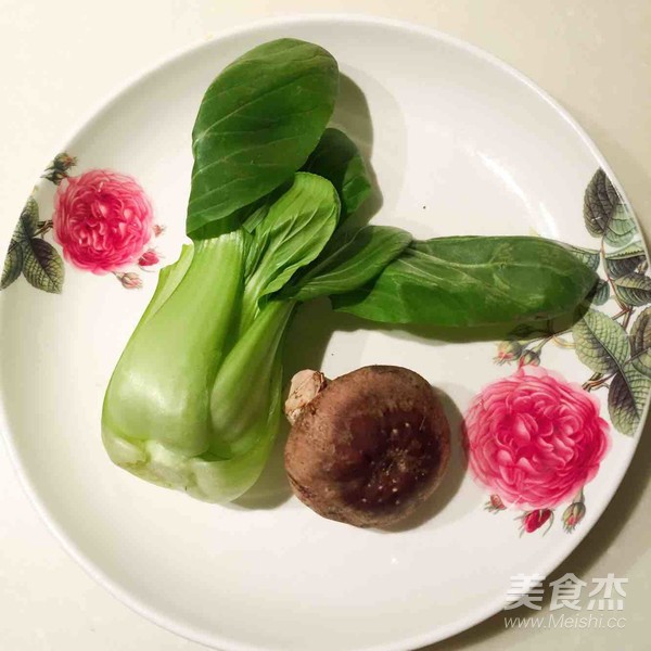 香菇油菜的做法步骤：1