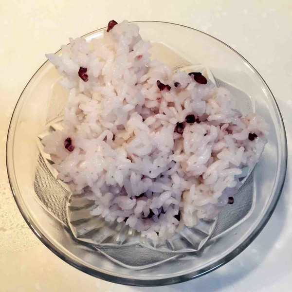 酸黄瓜秋葵鸡蛋炒饭的做法步骤：1