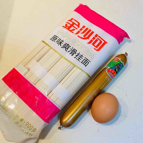 火腿肠鸡蛋炒面的做法步骤：1
