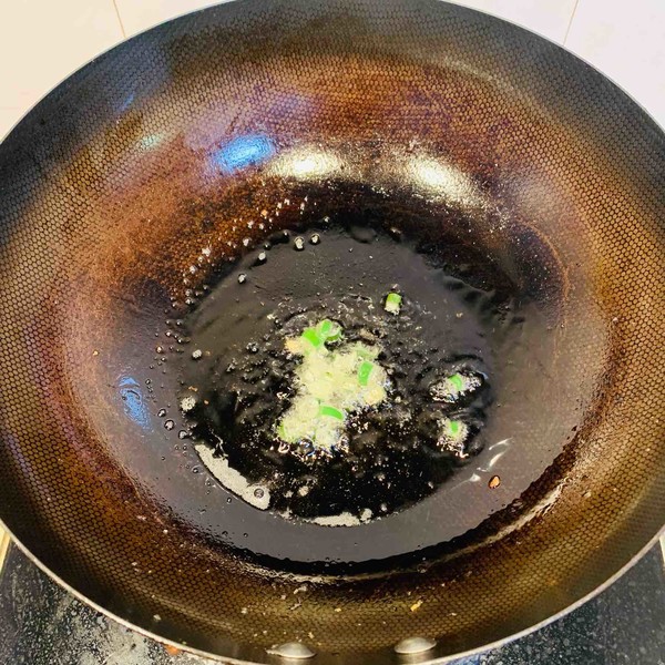 火腿肠鸡蛋炒面的做法步骤:4
