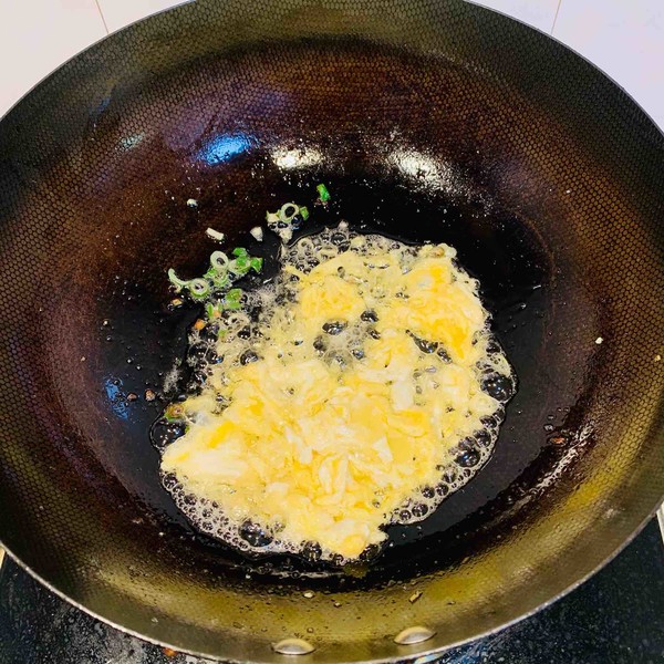 火腿肠鸡蛋炒面的做法步骤:5