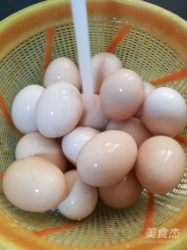 卤蛋的做法步骤：1