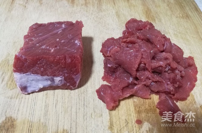 芹菜炒牛肉（砂锅版）的做法步骤：2