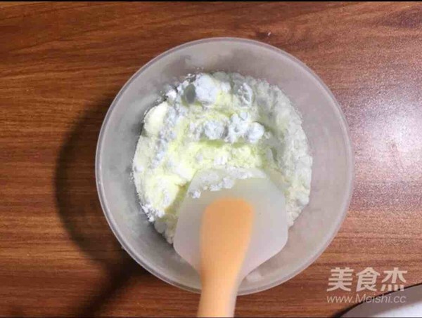 酸奶蛋白溶豆的做法步骤：2