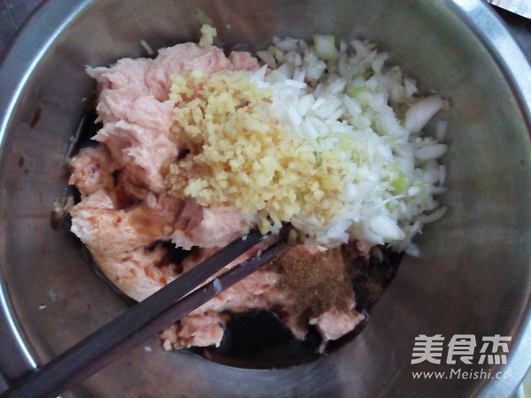 蟹黄馄饨的做法步骤:2