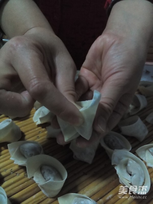 蟹黄馄饨的做法步骤:8
