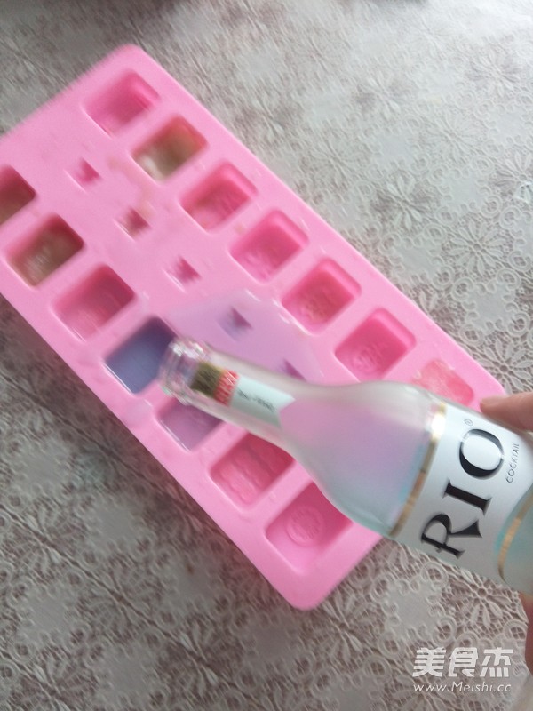 RIO彩虹冰饮的做法步骤：1