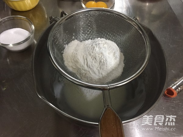 原味抹茶条纹戚风的做法步骤：5