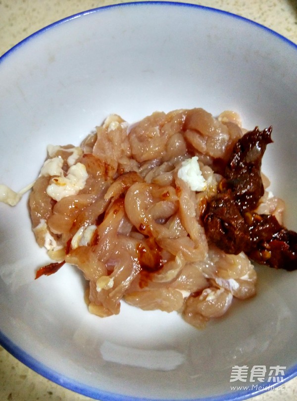 仔姜肉丝的做法步骤：1