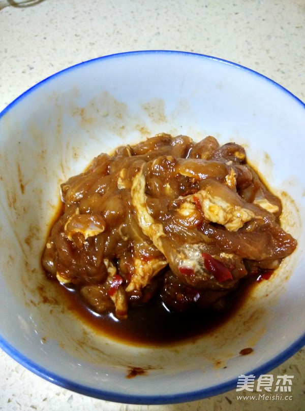 仔姜肉丝的做法步骤：2