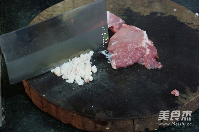 大白菜猪肉抱蛋锅贴的做法步骤:5