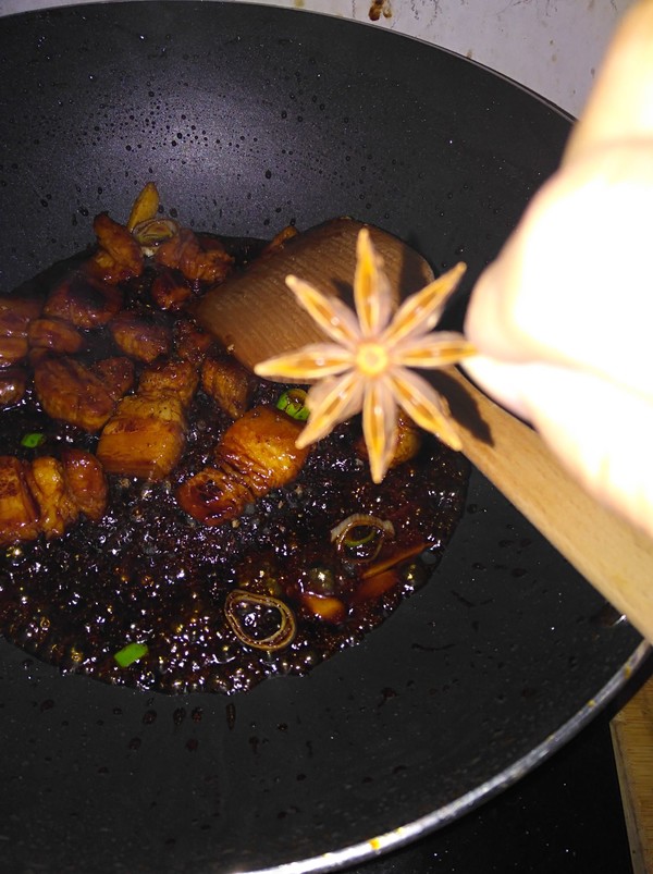 土豆烧红烧肉的做法步骤:8
