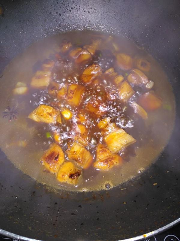 土豆烧红烧肉的做法步骤:9